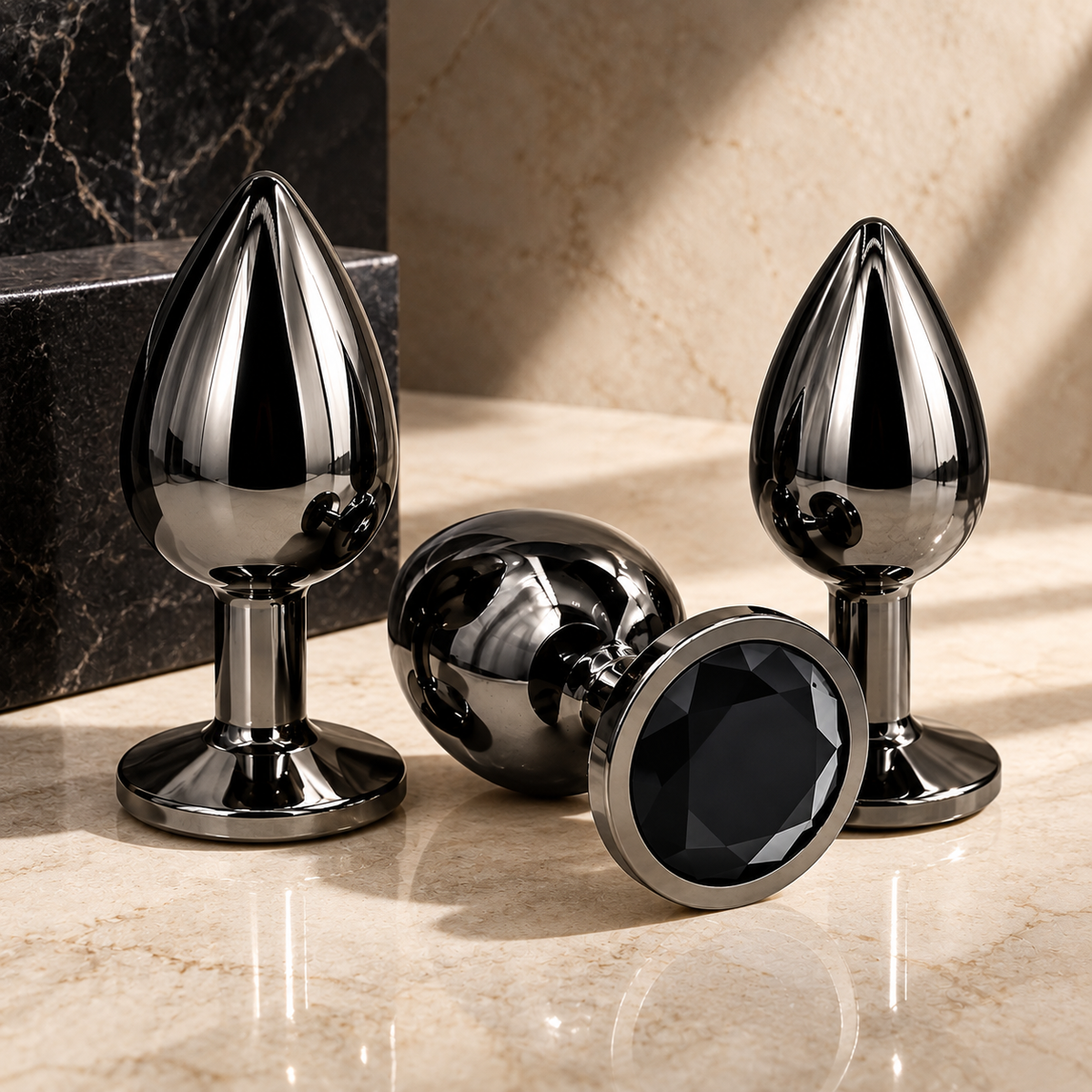LUXXXE Noir stainless steel plug set highlighting its premium sculpted design