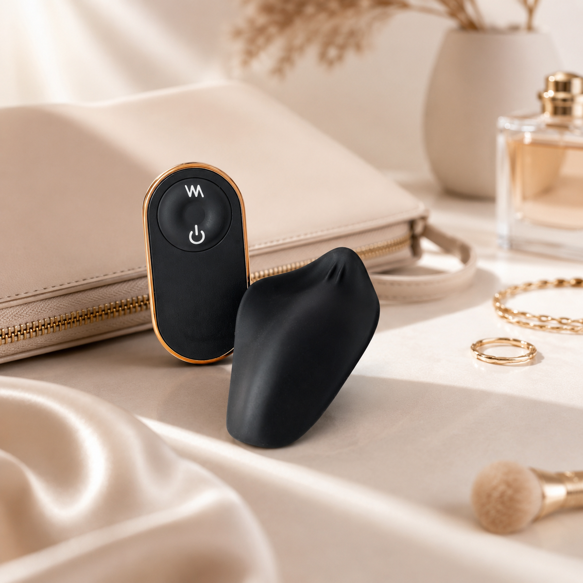 LUXXXE Kirra wearable vibrator highlighting its discreet wearable design