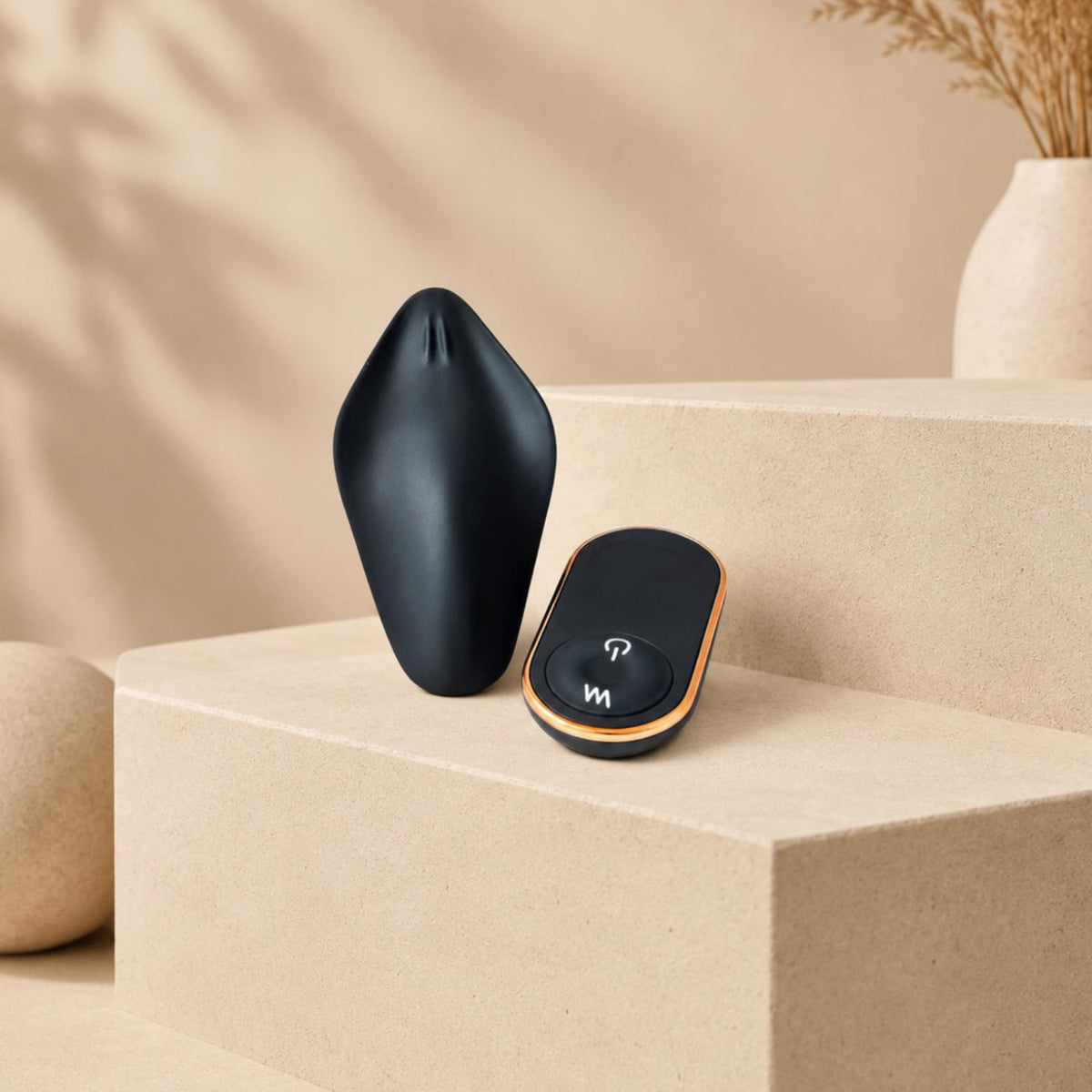 KIRRA™ Wearable Vibrator with Remote Control - LUXXXE